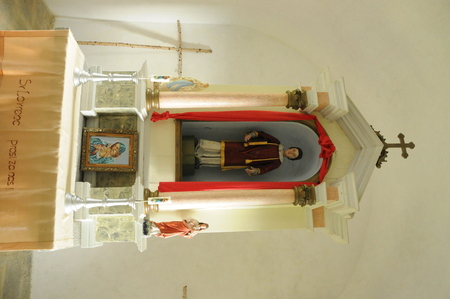 Leseni oltar s kipom sv. Lovrenca